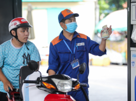 Giá xăng dầu giảm mạnh: Dầu diesel giảm gần 10.000 đồng/lít