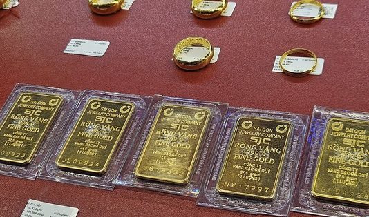 Giá vàng hôm nay 31-5: Người mua vàng miếng SJC và vàng nhẫn chịu lỗ gần triệu đồng/lượng