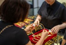 Giá Vàng Hôm Nay 8/7: Tiếp Tục Lao Dốc Trong Bối Cảnh Căng Thẳng Trung Đông