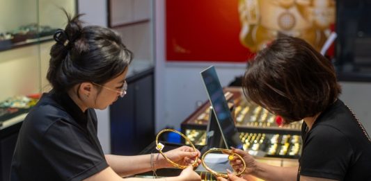 Giá Vàng Hôm Nay 1/7: Xu Hướng Giảm Giá Liên Tục