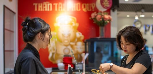 Giá vàng hôm nay 6/7: Tiếp đà hồi phục giữa bối cảnh đồng USD suy yếu