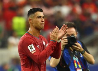 Cristiano Ronaldo: Chưa Chia Tay Đội Tuyển Quốc Gia