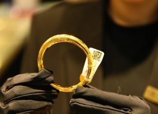 Giá Vàng Hôm Nay 19/8: Quay Đầu Lao Dốc Giữa Bối Cảnh Khủng Hoảng